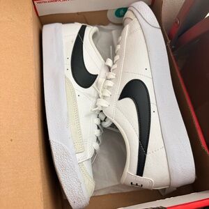 Nike White Low-Top Sneakers with Black Swoosh